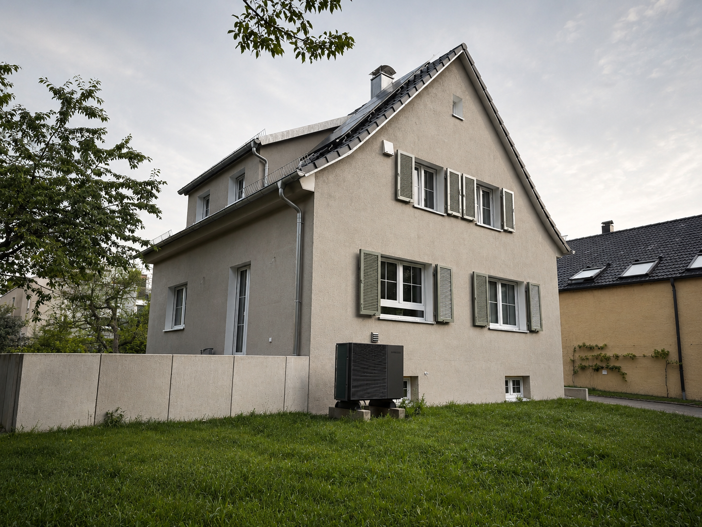 HS46 Nellingen — Ansicht nach der energetischen Sanierung